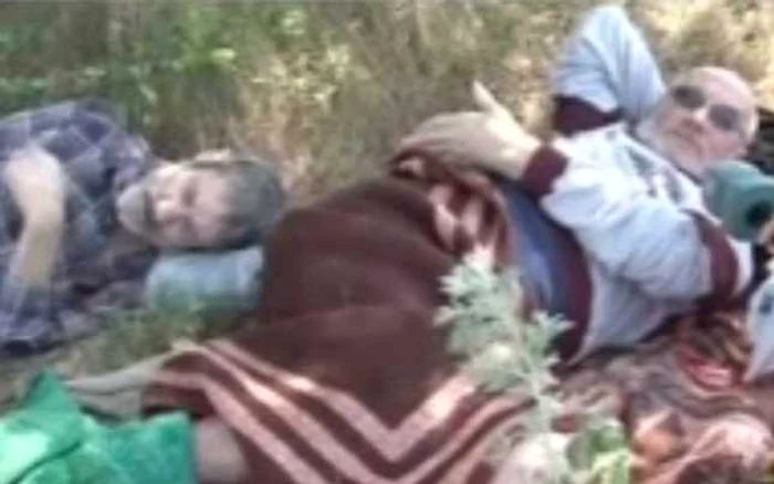 Pacienţii abandonaţi la groapa de gunoi din satul Porumbeni, raionul Criuleni, au fost luaţi în primire de un alt echipaj de ambulanţă Sursa: Publika.md