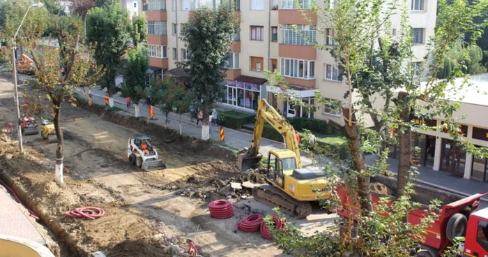 Lucrări la Centrul Pietonal din Hunedoara. FOTO: Daniel Guţă. ADEVĂRUL.