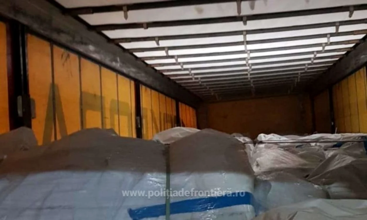 Deşeurile din plastic au fost descoperite la un control al poliţiştilor de frontieră FOTO IGPF