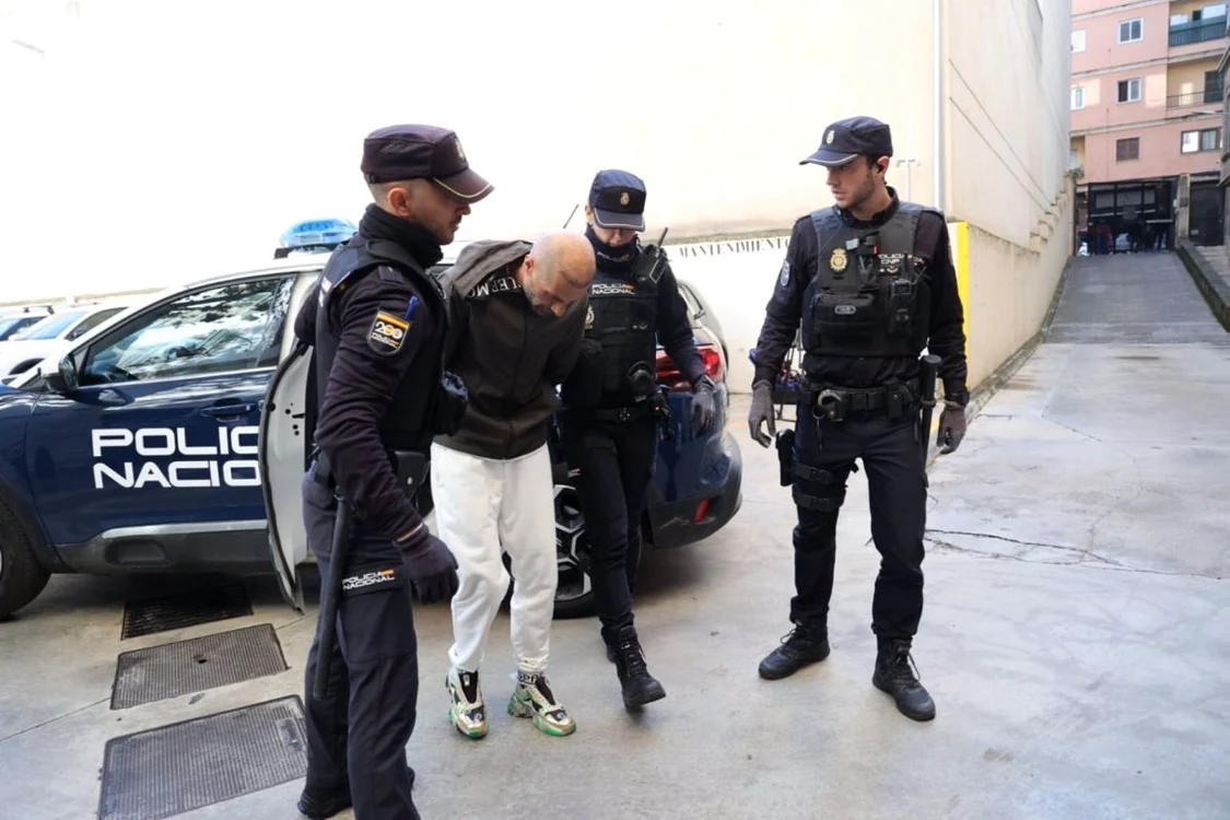 Românul criminal a fost dus la instanță FOTO: cronicabalear.es
