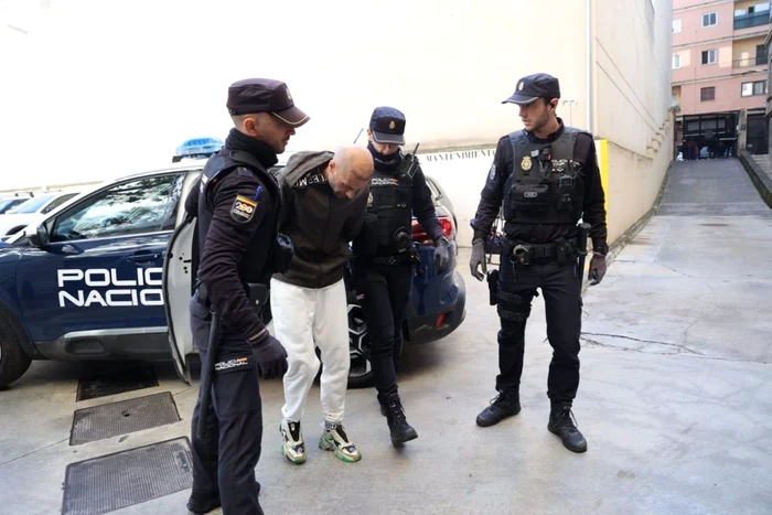 Românul criminal a fost dus la instanță FOTO: cronicabalear.es