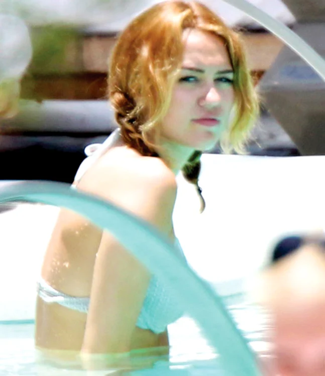 Miami, SUA Miley Cyrus, actriţă, 19 ani