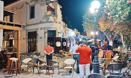 Tavanele clădirilor vechi  din centrul istoric al Kos s au prăbuşit peste turişti jpeg