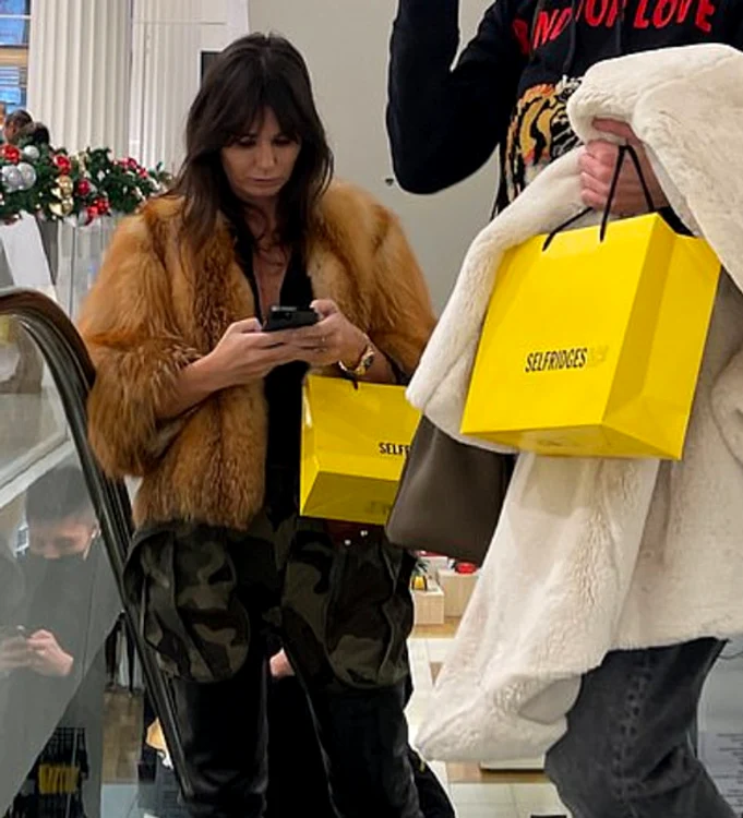 Dana Budeanu, surprinsă fără mască de protecție într-un magazin din LondraFoto: Daily Mail