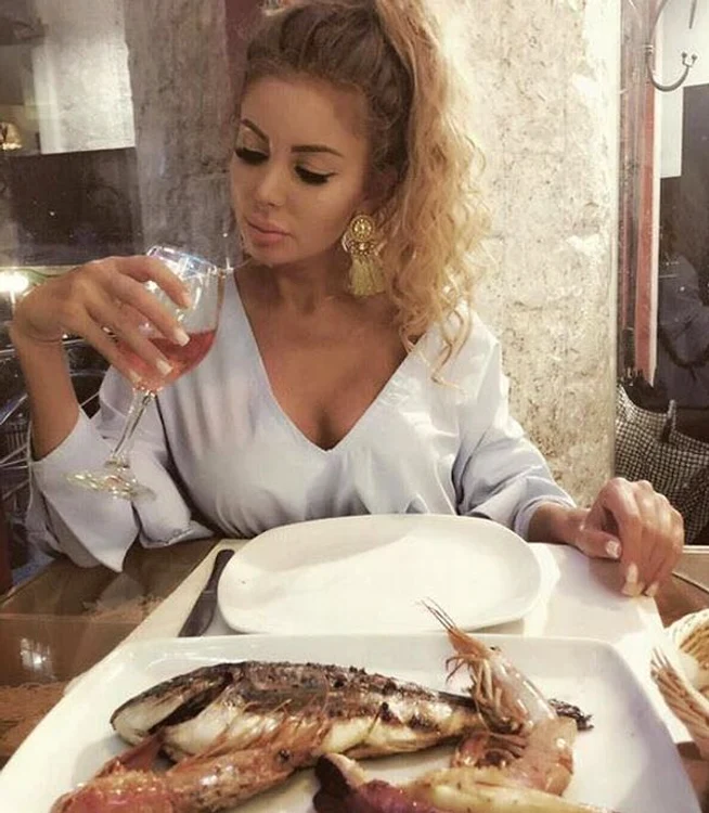 
    Zilele trecute, Roxana Vaşniuc a luat masa la un restaurant din Herăstrufoto: arhiva personală  