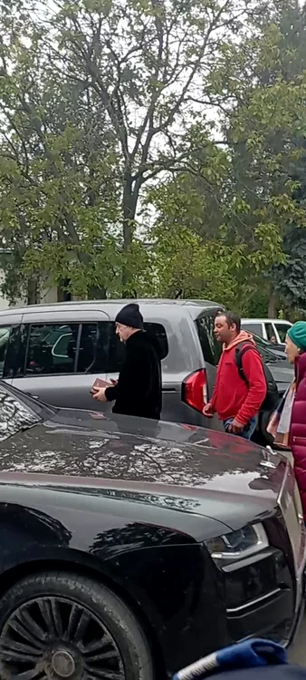 Becali a venit la mănăstire  cu Biblia proprie
