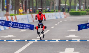 robot lightning profimedia jpg