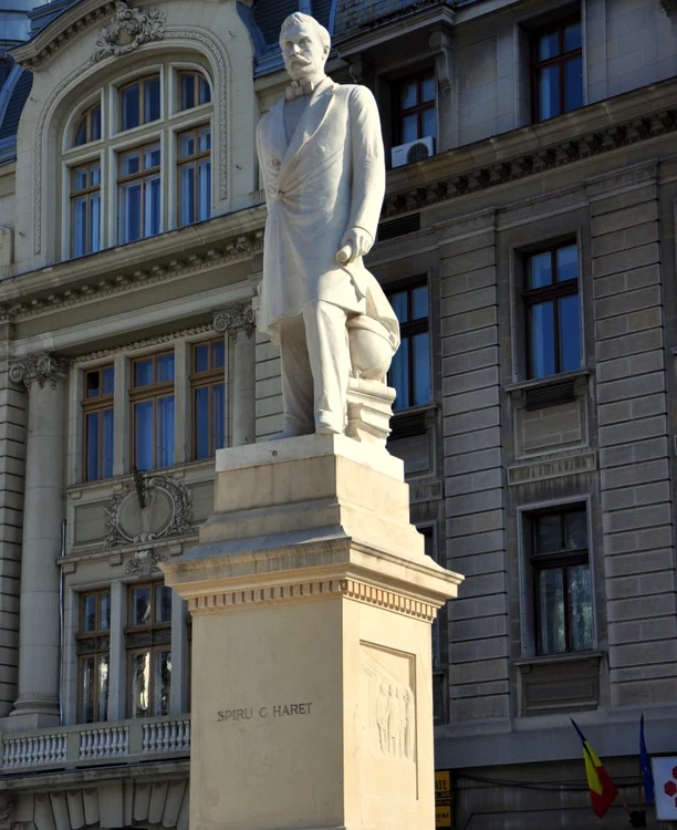 Statuia lui Spiru Haret jpg jpeg