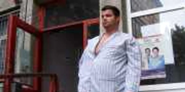 Agentul rănit de microbiştii ploieşteni
