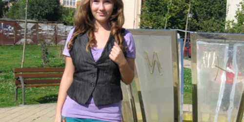 Bacău: Lorena Cucu scrie poeme în limba franceză (PORTRET)