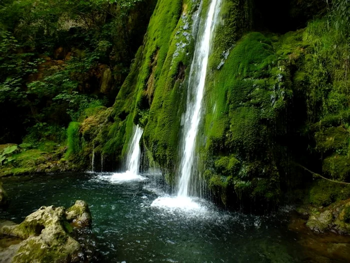 
    Defileul Crișului Repede, o zonă de povesteFoto: bihorinimagini.ro  