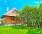 Casa construită în stil maramureșean se vinde cu 222.000 de euro / foto: Facebook