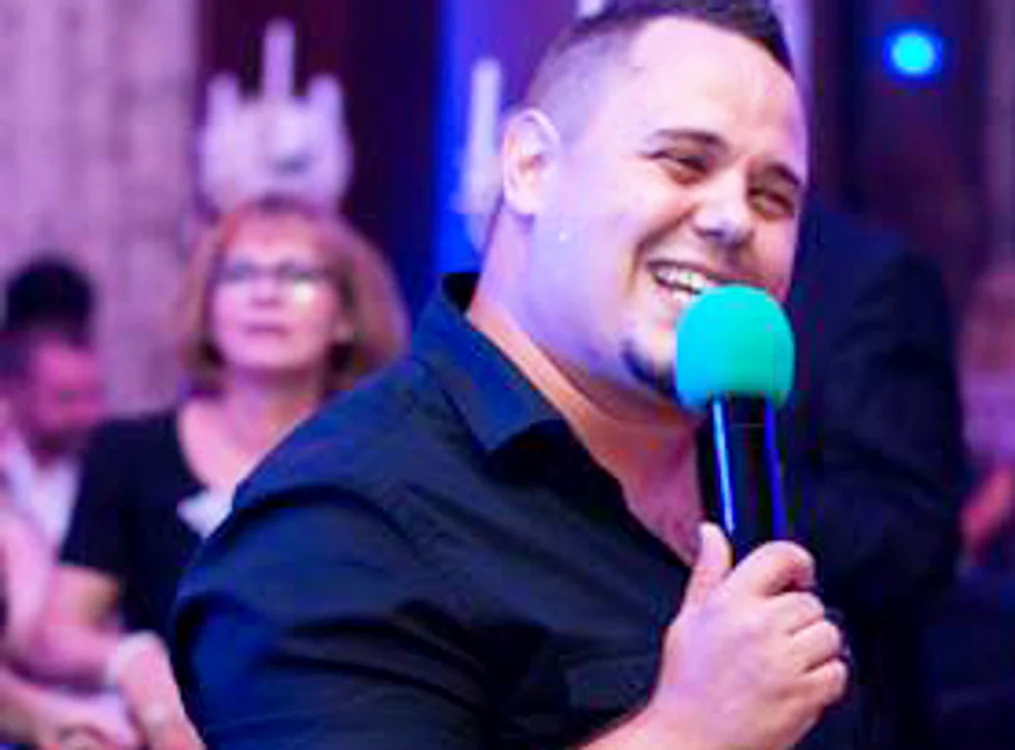 
    Ovidiu Anton participă la Eurovision România 2016 cu piesa „Moment Of Silence”, ale cărei versuri sunt în limba englezăfoto: arhiva personală  