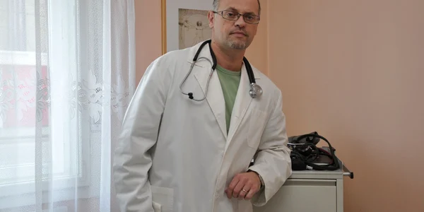 Medicul Ladislau Lang spune că centrele de permanenţă funcţionează după programul cabinetelor de familie. Foto: Arhivă