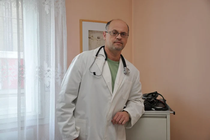 Medicul Ladislau Lang spune că centrele de permanenţă funcţionează după programul cabinetelor de familie. Foto: Arhivă