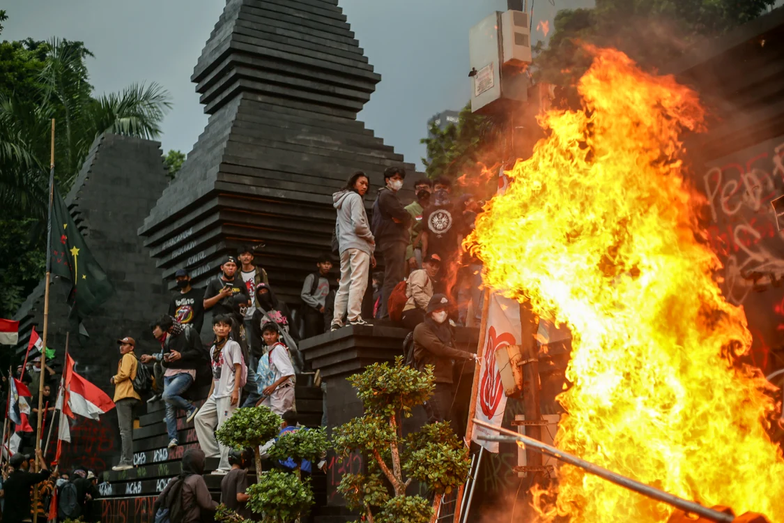 Indonezia, zguduită de proteste violente FOTO: X