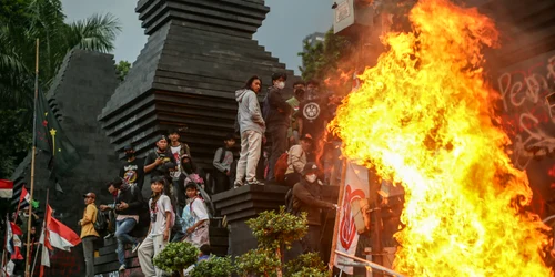 proteste violente indonezia foto x jpeg