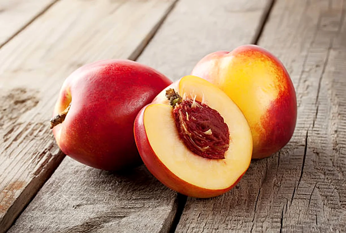 Nectarinele au coaja netedă / foto: IStock