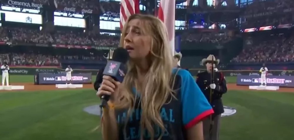 Cea mai proastă interpretare a imnului național în SUA, la Home Run Derby: „Urechile îmi sângerează” VIDEO