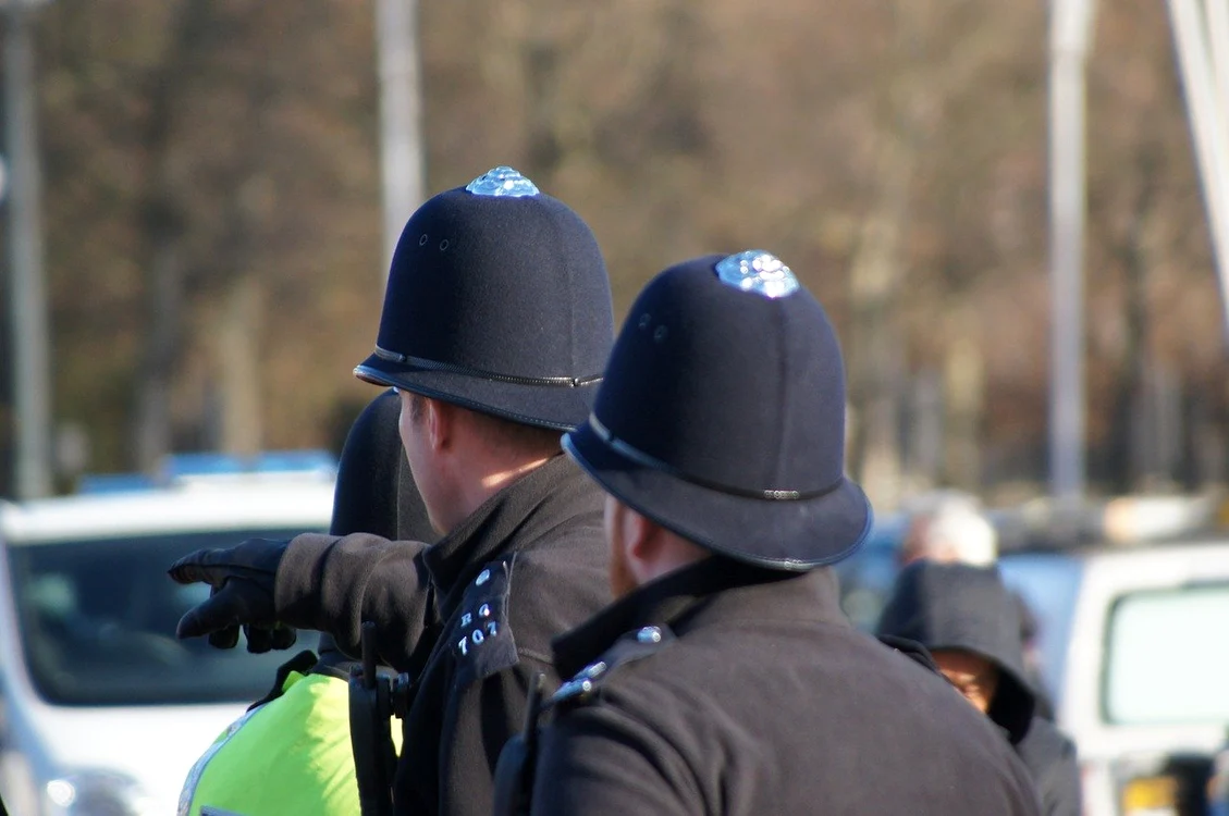 
    Şase persoane, dintre care atacatorul şi un copil de 10 ani, au murit în urma unui incident cu arme, joi seară, la Plymouth, în sud-vestul AnglieiFoto: Pixabay  
