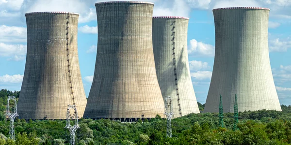 Turnuri de racire centrala nucleara shutterstock 1903568902 jpg