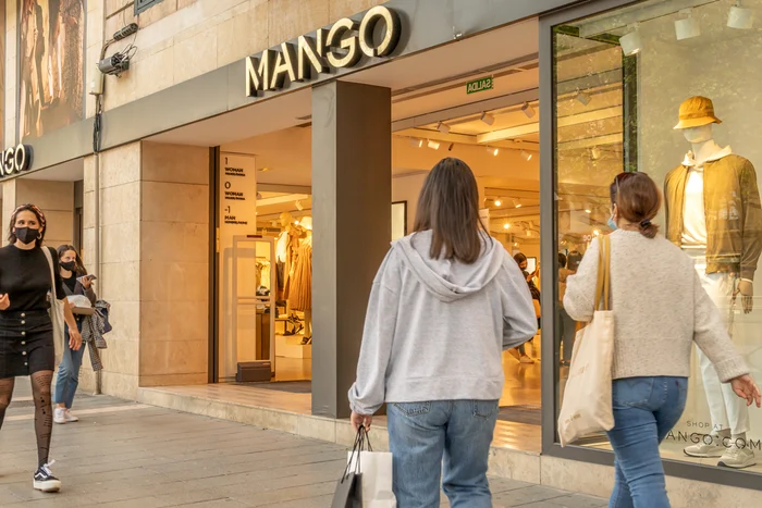 foto magazin MANGO