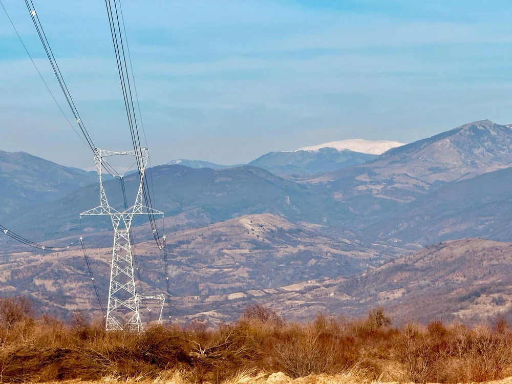 foto linie electrică aeriană