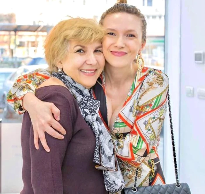 
    Adela Popescu și mama ei, Doinafoto: Facebook  