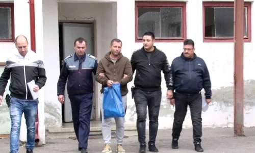 fatita eleva 14 ani sofer mocrobuz scolar jpeg