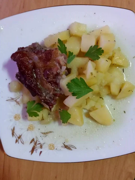 
    Cartofi la cuptor cu afumătură   