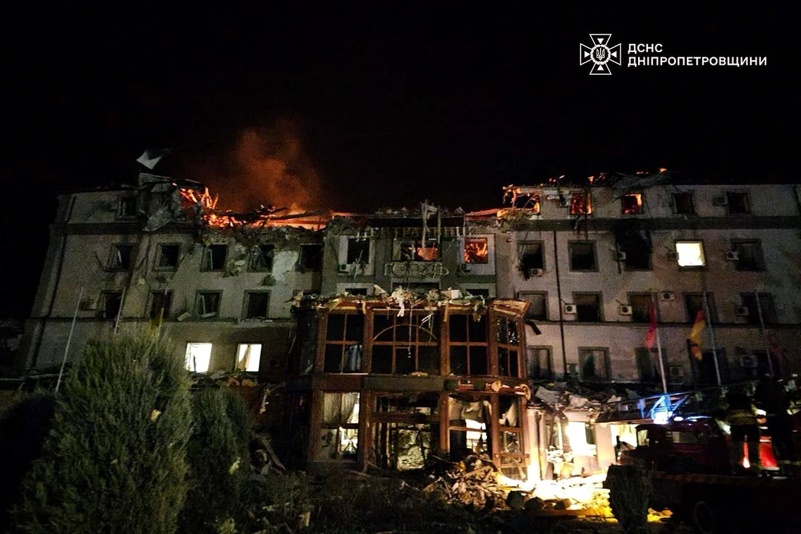 Atac rusesc asupra unui hotel din Krîvîi Rih Foto: Serviciul ucrainean pentru situaţii de urgenţă