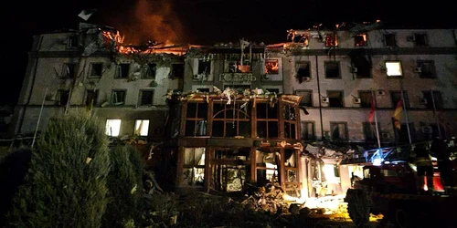 Atac rusesc asupra unui hotel din Krîvîi Rih Foto Serviciul ucrainean pentru situaţii de urgenţă jpg