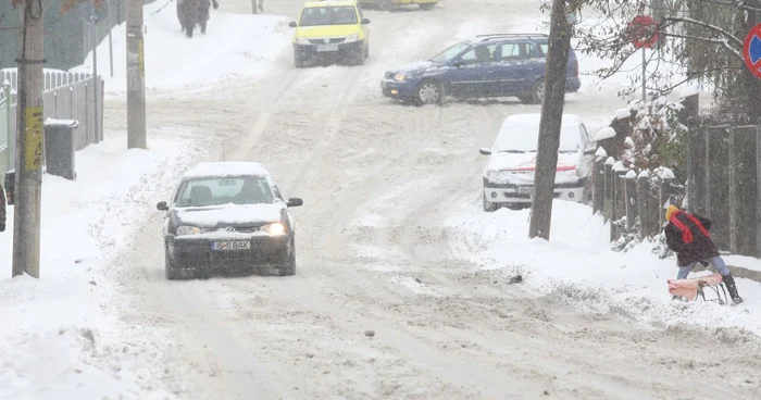 Stradă plină de zăpadă