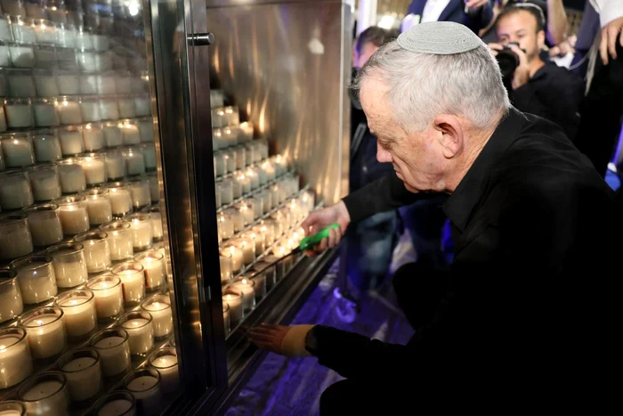 Ceremonie la 30 de zile de la masacrul din Israel FOTO: Facebook/Beny Gantz