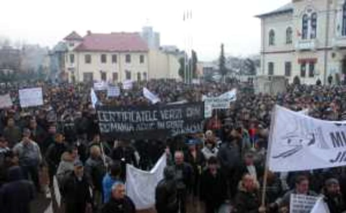 Aproximativ 6000 de mineri şi energeticieni au protestat la Târgu Jiu