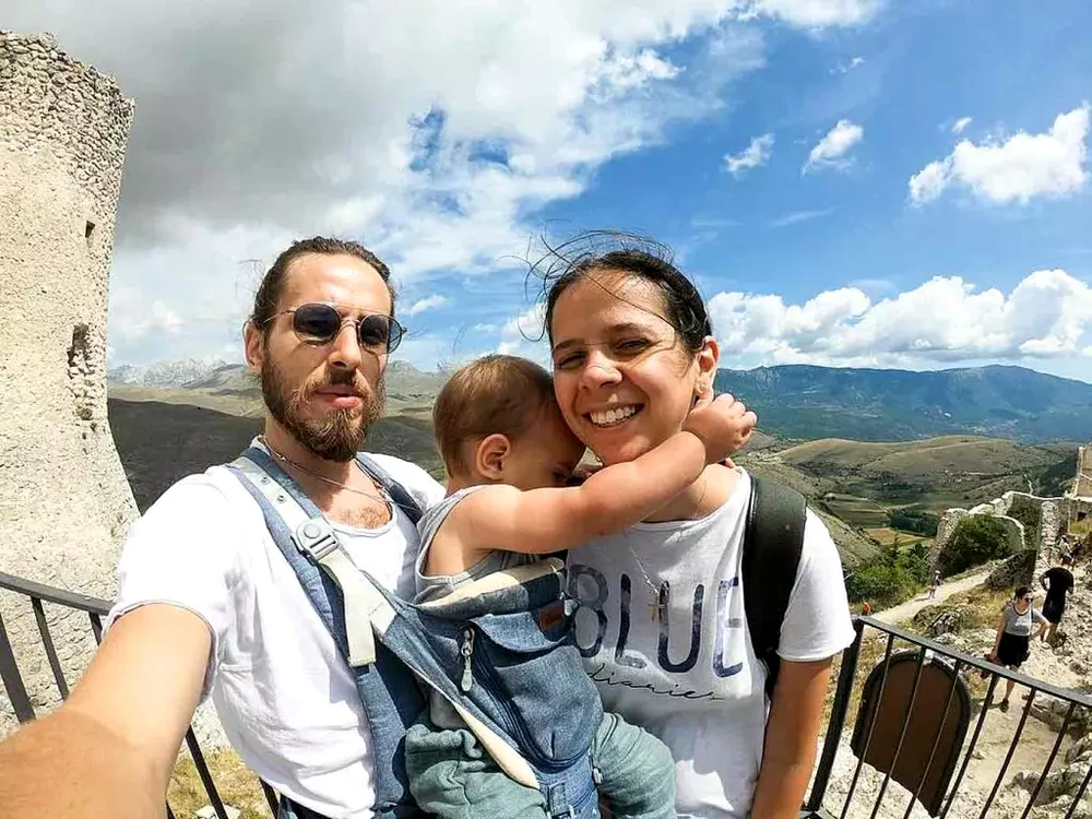 Chef Foa este căsătorit cu Ioana, iar împreună au doi copii