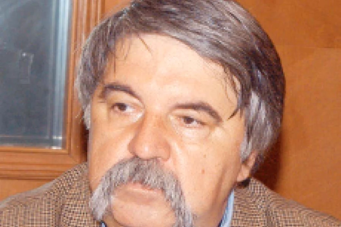 Adrian Stan a căzut pe pământ, în spatele blocului (Foto: Roberto Sălceanu)