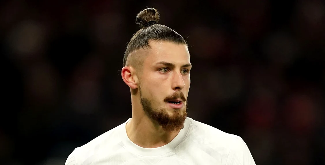 Radu Drăgușin nu le-a făcut față atacanților lui Fulham. Foto Facebook
