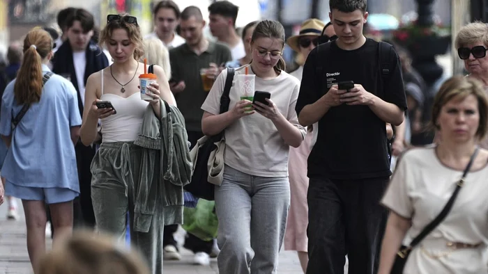 Războiul lui Putin îi lasă pe ruși fără internet. Opriri deliberate ale rețelelor mobile se extind pe întreg teritoriul țării