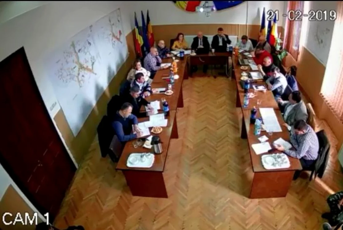 Una dintre înregistrări se referă la şedinţa consilierilor din 21 februarie 2019