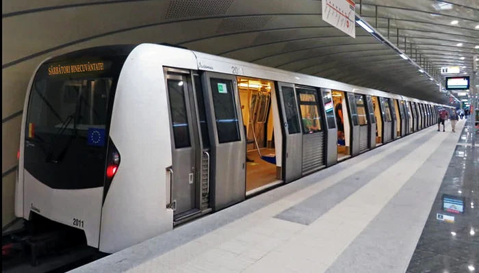 Călătorii nu vor putea urca cu lumânări aprinse în metrou. FOTO: Facebook / Metrorex