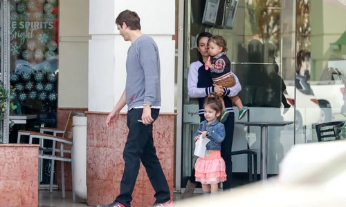 *EXCLUSIVE* Ashton Kutcher and Mila Kunis hit Yogurtland with the little ones jpeg