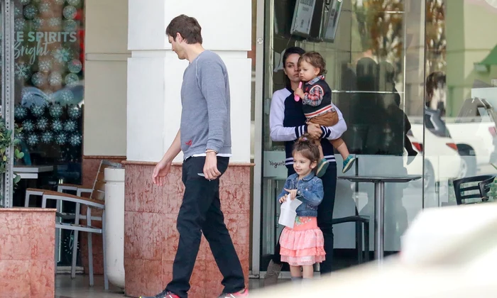 *EXCLUSIVE* Ashton Kutcher and Mila Kunis hit Yogurtland with the little ones jpeg
