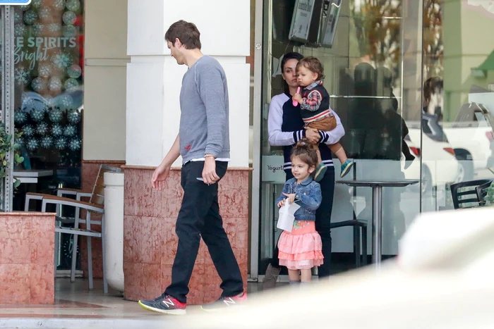 *EXCLUSIVE* Ashton Kutcher and Mila Kunis hit Yogurtland with the little ones jpeg