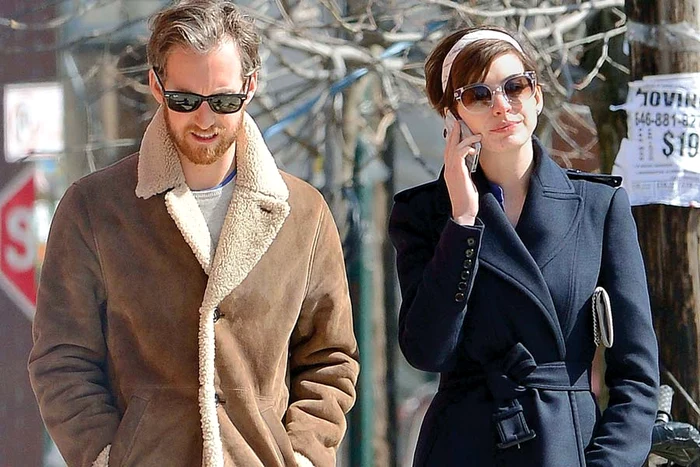 Anne şi Adam au fost protagoniştii unui  sărut pasional, într-o  cafenea din Brooklyn(Fotografii: guliver)