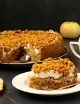Tort cu mere si bezea  Sursa foto shutterstock 1181708962 jpg