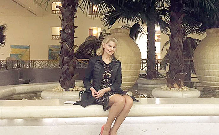 
    Anastasia s-a spălat  pe mâini cu apa  plină de minerale   