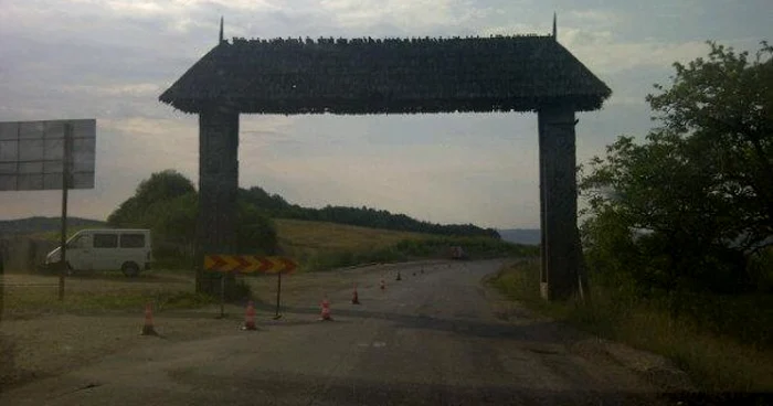 Vechea poartă maramureşeană va fi înlocuită Foto: Arhivă