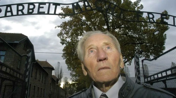 Kazimierz Piechowski, polonezul care a evadat de la Auschwitz furând o mașină a SS, a murit la 98 de ani jpeg