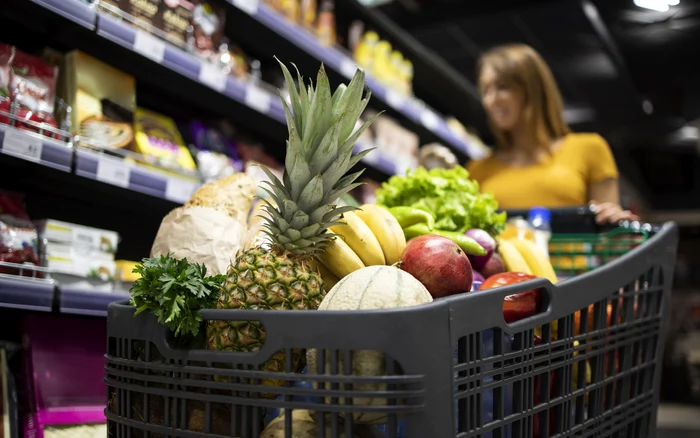 Alimentele vor continua să se scumpească, afirmă unii economiști. Foto: Freepik.com